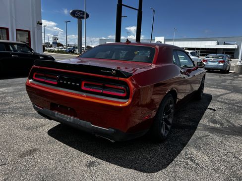 Used 2021 Dodge Challenger R/T Scat Pack w/ Driver Convenience Group RWD image 5