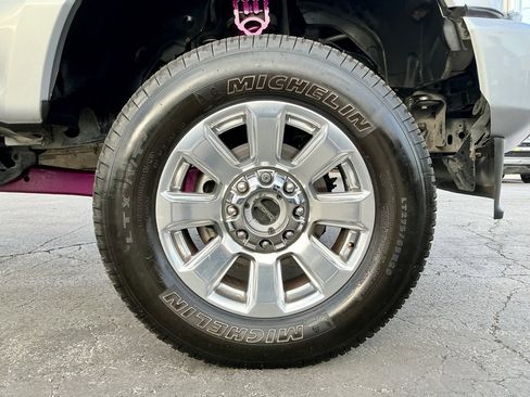 Used 2022 Ford F250 Platinum w/ FX4 Off-Road Package image 19