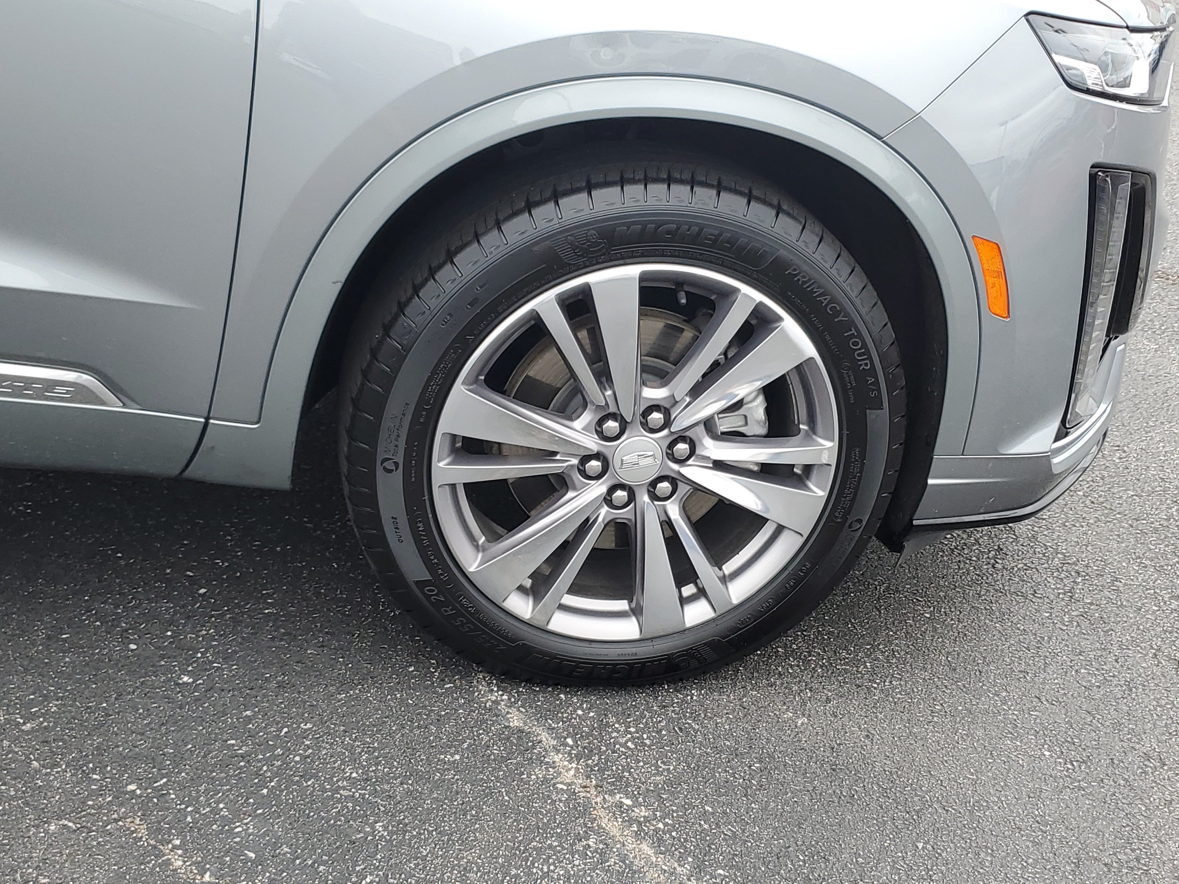 Used 2025 Cadillac XT6 Premium Luxury AWD/4WD image 5