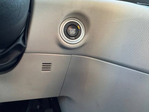 Used 2024 Chrysler Pacifica Touring-L FWD image 13