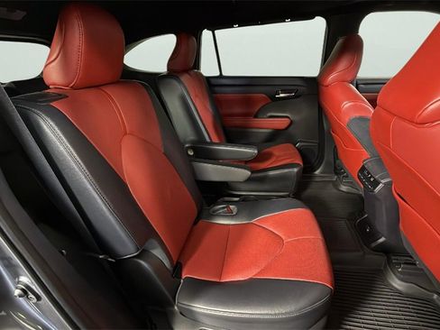 Used 2023 Toyota Highlander XSE image 29