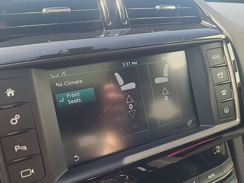 Used 2018 Jaguar F-PACE Premium AWD/4WD image 26