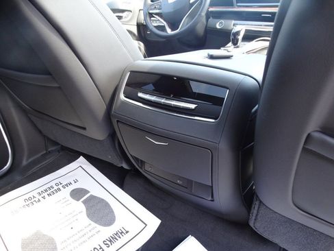 Used 2021 Cadillac Escalade Premium Luxury image 15