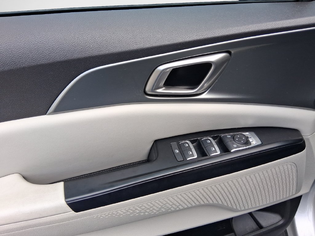 Used 2022 Kia Carnival LX FWD image 14