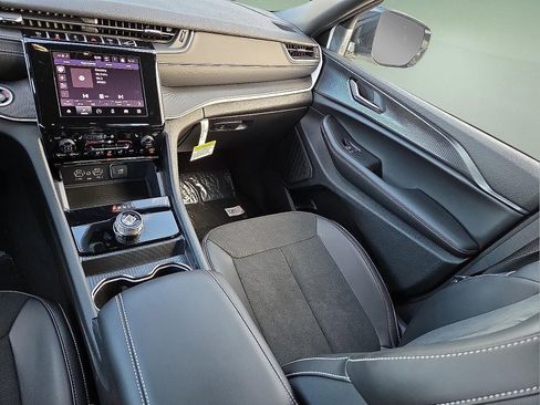 New 2025 Jeep Grand Cherokee Altitude AWD/4WD image 12