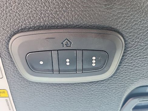 Used 2018 Jeep Wrangler Unlimited Sahara AWD/4WD image 39