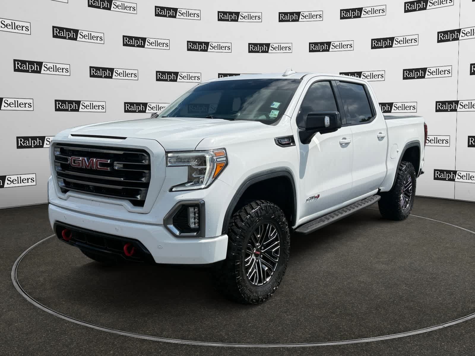 Used 2021 GMC Sierra 1500 AT4 w/ Technology Package AWD/4WD image 2