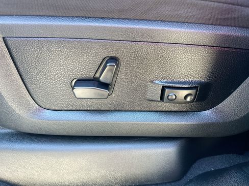 Used 2024 RAM 2500 Lone Star w/ Sport Appearance Package image 12