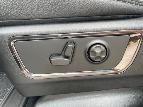 Used 2025 RAM 1500 Limited AWD/4WD image 11