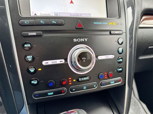 Used 2019 Ford Explorer Platinum image 17