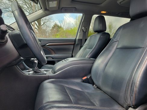Used 2016 Toyota Highlander Limited image 21