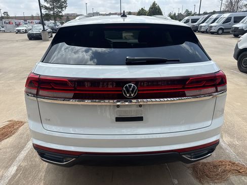 Used 2024 Volkswagen Atlas Cross Sport SE image 5