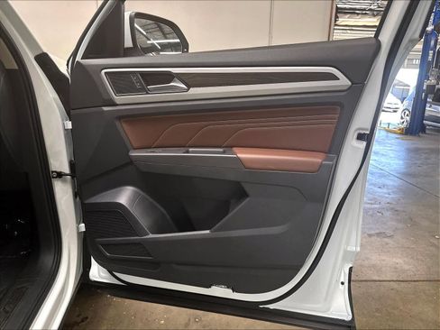 Used 2023 Volkswagen Atlas SE w/ Black Wheel Package FWD image 31