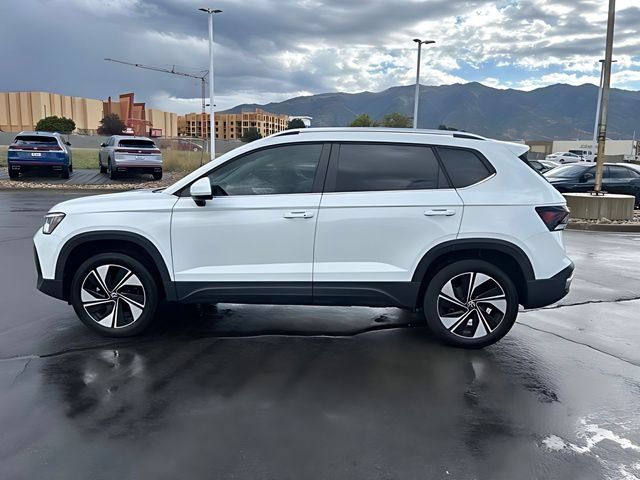Used 2025 Volkswagen Taos SE w/ Panoramic Sunroof Package AWD/4WD image 7