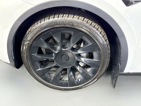 Used 2023 Tesla Model Y Long Range image 37
