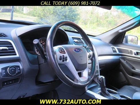 Used 2013 Ford Explorer XLT AWD/4WD image 28