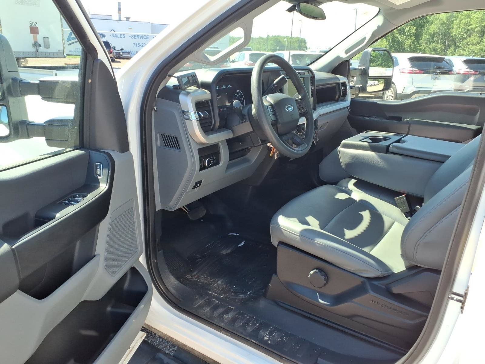 Used 2024 Ford F250 XL RWD image 10