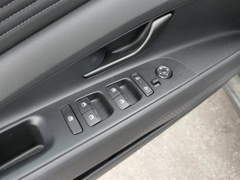 New 2025 Hyundai Elantra SEL image 13