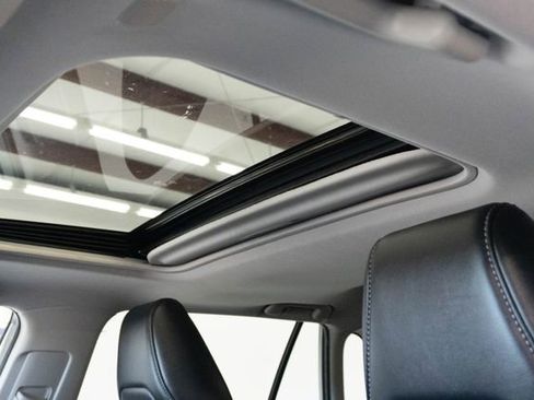 Used 2023 Toyota RAV4 XLE Premium FWD image 4