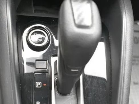 Used 2025 Nissan Versa SV FWD image 32