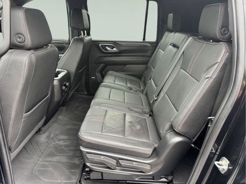 Used 2022 Chevrolet Suburban RST w/ Luxury Package AWD/4WD image 6