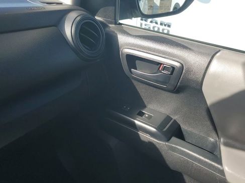 Used 2022 Toyota Tacoma SR w/ SR Convenience Package image 27