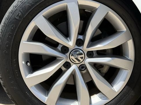 Used 2015 Volkswagen Beetle TDI FWD image 8