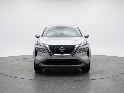Used 2025 Nissan Rogue SV FWD image 2