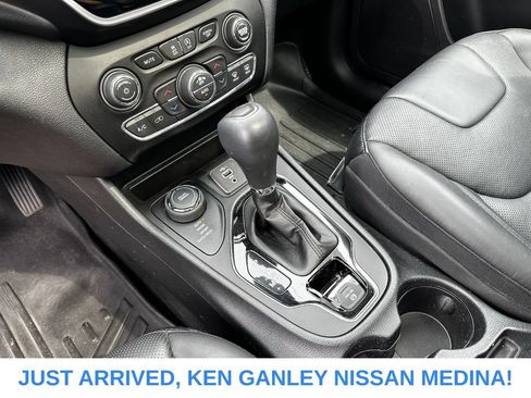 Used 2021 Jeep Cherokee Limited w/ Elite Package AWD/4WD image 10