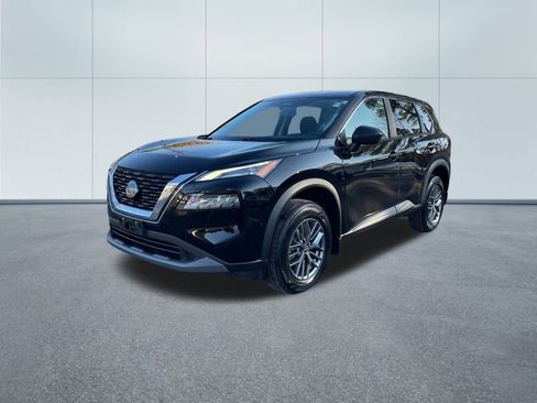 Used 2023 Nissan Rogue S image 2