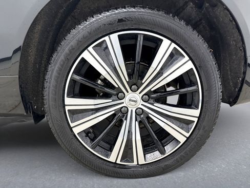 Used 2022 Volvo XC60 B5 Inscription w/ Climate Package image 11
