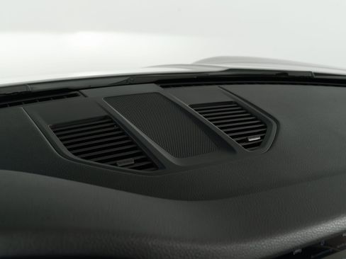 Used 2024 Porsche 911 Carrera RWD image 36