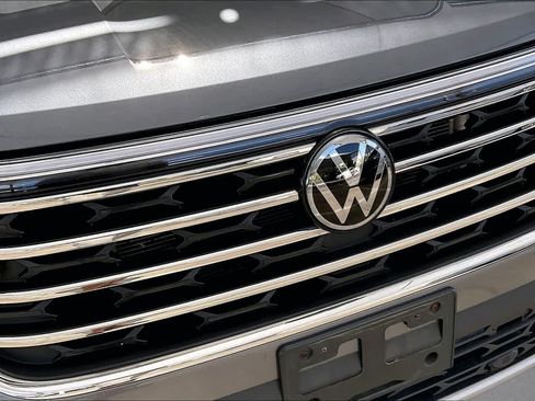 Used 2024 Volkswagen Atlas SE w/ Panoramic Sunroof Package FWD image 31