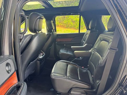 Used 2018 Lincoln Navigator Select AWD/4WD image 20
