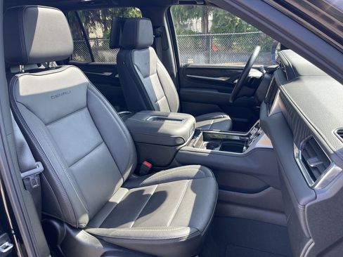 Used 2024 GMC Yukon Denali w/ Advanced Technology Package AWD/4WD image 29