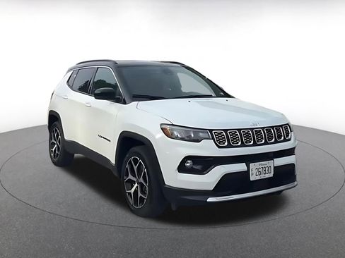 Used 2025 Jeep Compass Limited image 3