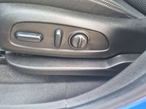 Used 2024 GMC Terrain SLE w/ Driver Convenience Package FWD image 13