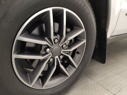 Used 2019 Jeep Grand Cherokee Laredo w/ Laredo X Package RWD image 31