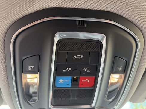 Used 2023 Jeep Grand Cherokee Limited AWD/4WD image 23