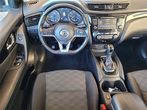 Used 2022 Nissan Rogue Sport SV image 19