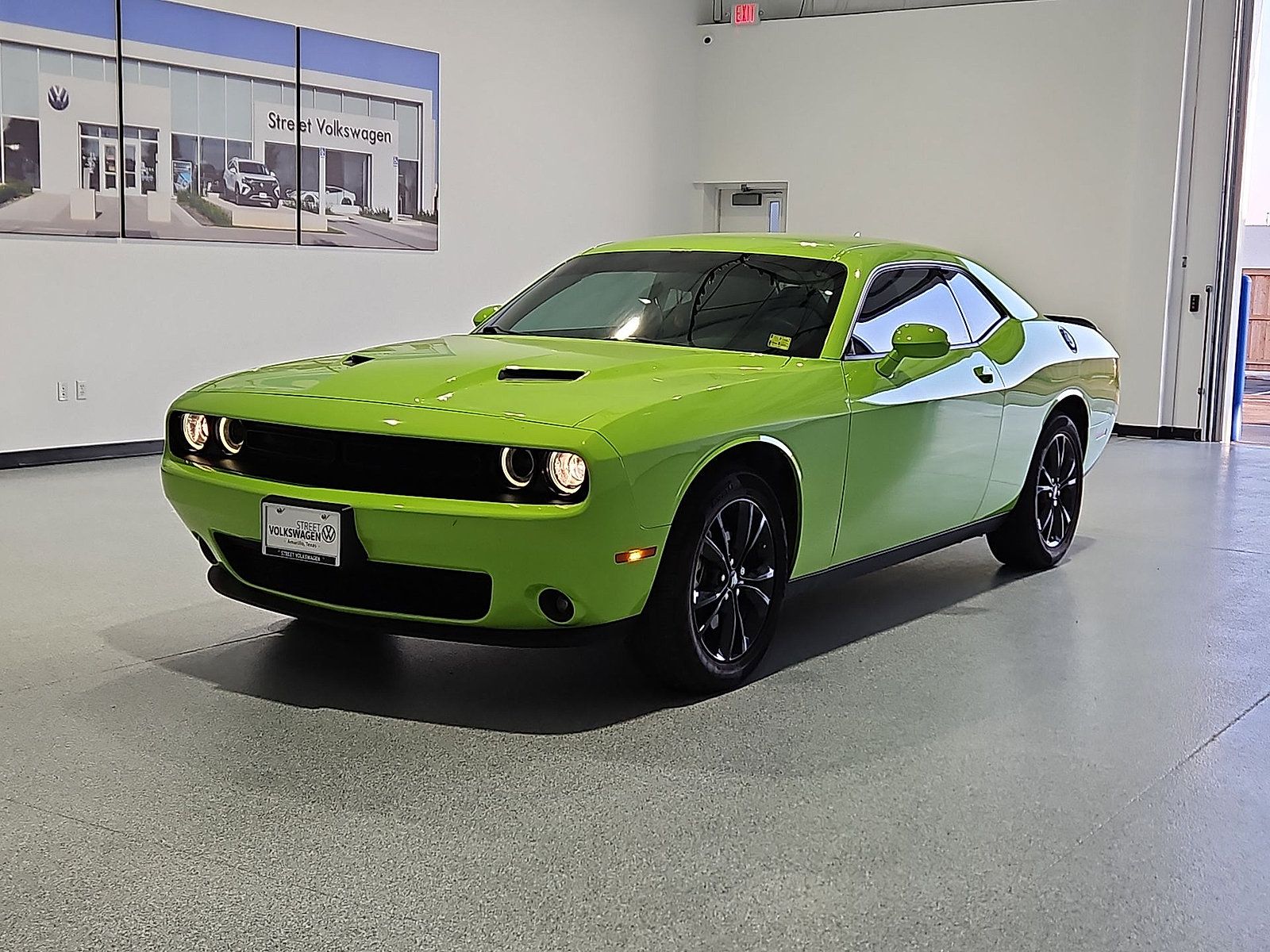 Used 2023 Dodge Challenger SXT w/ Blacktop Package AWD/4WD image 4