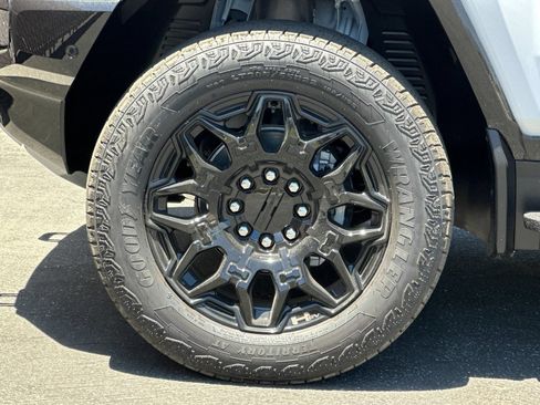 New 2026 GMC Hummer EV 4x4 Crew Cab image 24