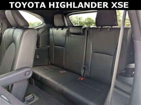 Used 2023 Toyota Highlander XSE image 18