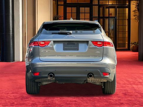 Used 2019 Jaguar F-PACE Premium image 11