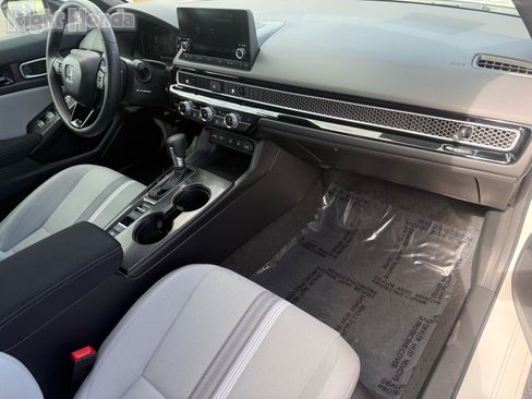 Used 2025 Honda Civic Sport image 28
