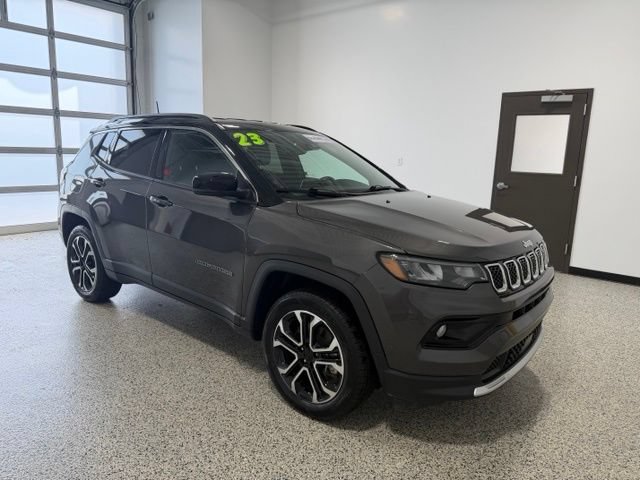 Used 2023 Jeep Compass Limited AWD/4WD image 2