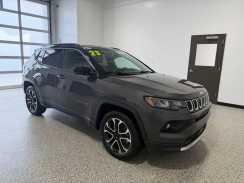 Used 2023 Jeep Compass Limited AWD/4WD image 2