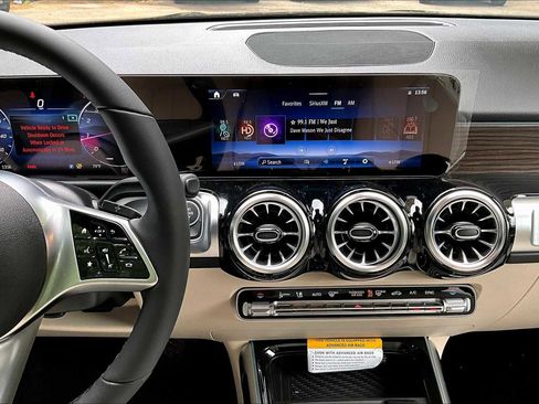 New 2026 Mercedes-Benz GLB 250 4MATIC image 9