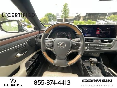 Used 2025 Lexus ES 300h Ultra Luxury FWD image 15