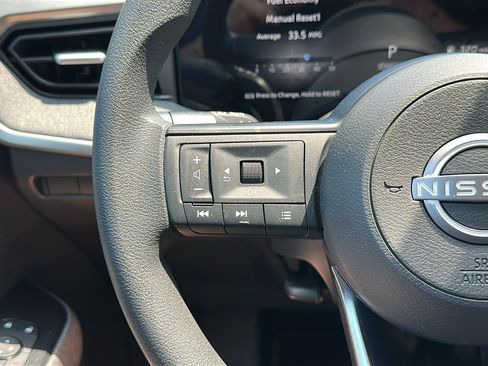 Used 2025 Nissan Kicks SV FWD image 13